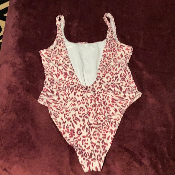 One piece swimsuit - Picture 2 of 2